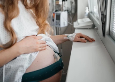 Больницы рассказали, насколько популярна съемка родов в Латвии.