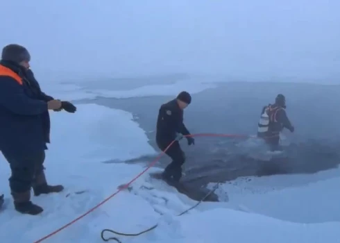 Notikuma vietā kopumā atrodas 20 neatliekamās palīdzības dienestu speciālisti un septiņas tehnikas vienības.