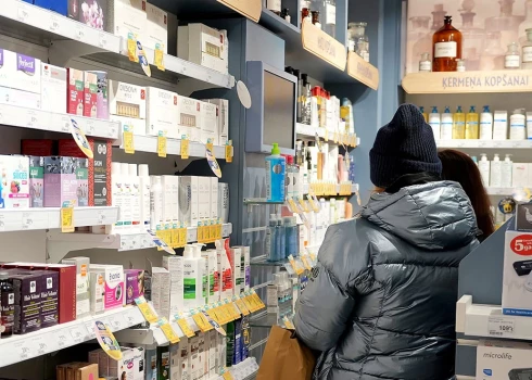 Ar reformas ieviešanu iedzīvotājiem patlaban ir jāmaksā 75 centi par farmaceitu pakalpojumu.