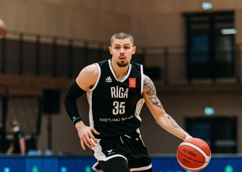 "VEF Rīga" basketbolistiem pārliecinoša uzvara Latvijas-Igaunijas līgas spēlē.