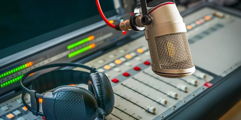 Sākta parakstu vākšana par LR4 apraides saglabāšanu FM frekvencēs.