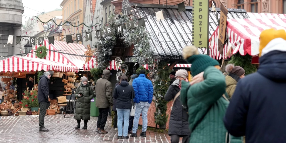 Viesu skaits aug, bet nozare joprojām atpaliek no pirmspandēmijas līmeņa.