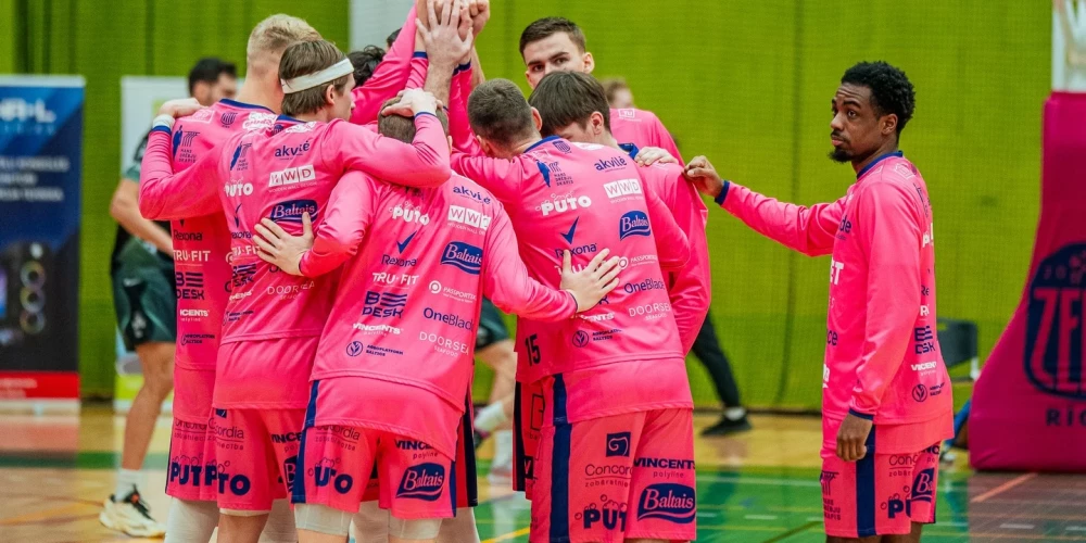 "Rīgas zeļļi" zaudē tiešajiem konkurentiem un pamet pirmo vietu.