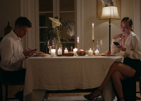 Ne katras šaubas ir spriedums par attiecību beigām. Pat veselīgākajos pāros pienāk brīži, kad viss šķiet pelēks: sarunas atkārtojas, tuvība mazinās, otrs mazliet sāk kaitināt.