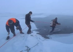 ВИДЕО: в Якутске микроавтобус с пассажирами провалился под лед; несколько погибших, в том числе ребенок