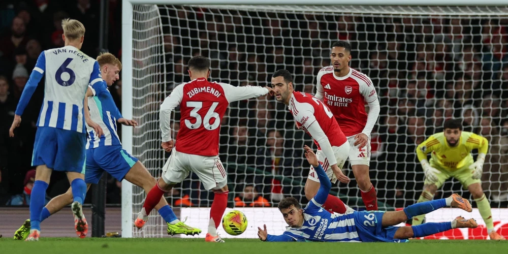 "Arsenal" futbolisti uzvar un saglabā vadību premjerlīgā.