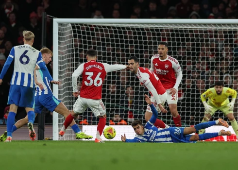 "Arsenal" futbolisti uzvar un saglabā vadību premjerlīgā.