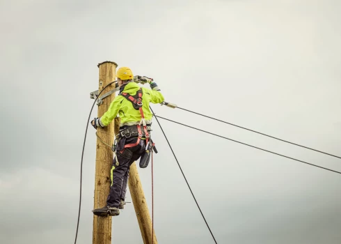 Elektroapgāde traucēta aptuveni 7000 AS "Sadales tīkls" klientu.
