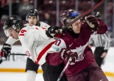 ВИДЕО: молодежная сборная Латвии по хоккею начала чемпионат мира с проигрыша Канаде