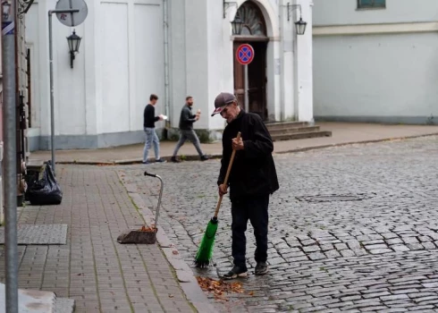 Aicina atteikties no darba dienu pārcelšanas un dubultas samaksas par darbu svētkos.