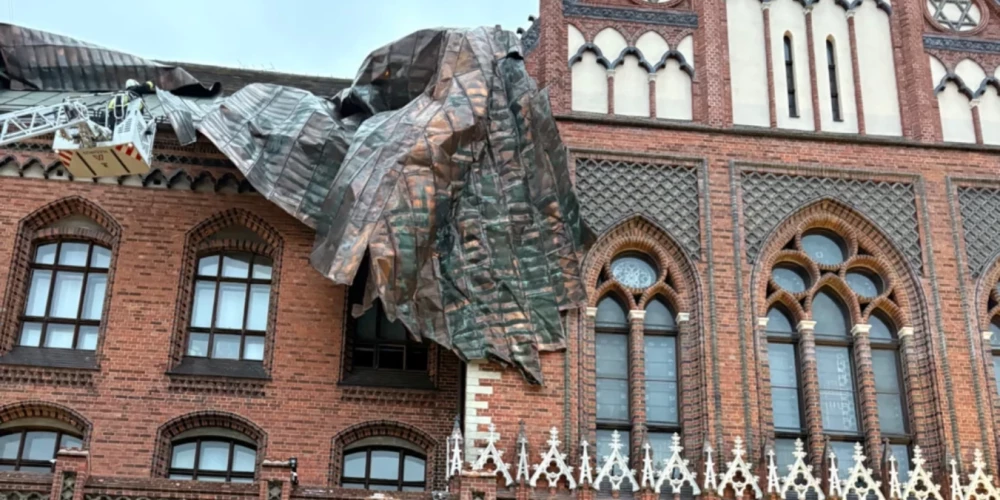 Латвийская академия художеств пострадала от ураганного ветра.