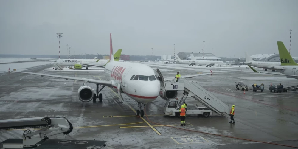 Оперативная информация аэропорта «Рига» указывает на сбои в расписании как прилетающих, так и вылетающих рейсов.
