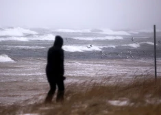 Понедельник начнется с непогоды: где ждать осадки, снег до 4 см и самые сильные порывы ветра