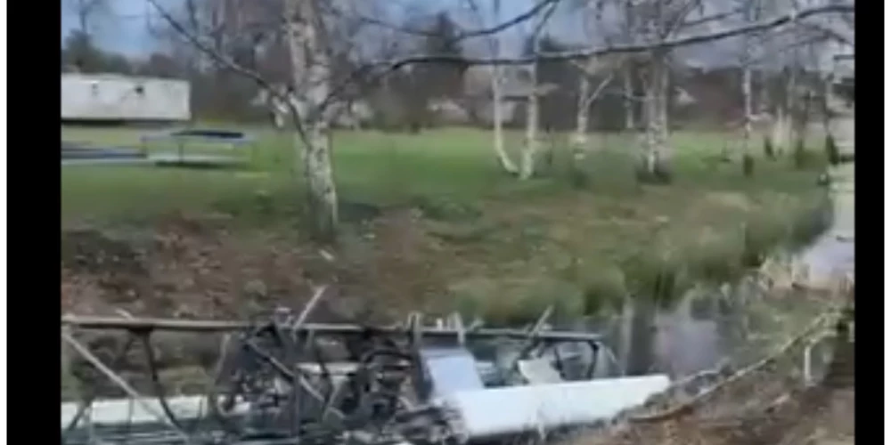 Spēcīgais vējš nogāzis sakaru torni Lapmežciemā.