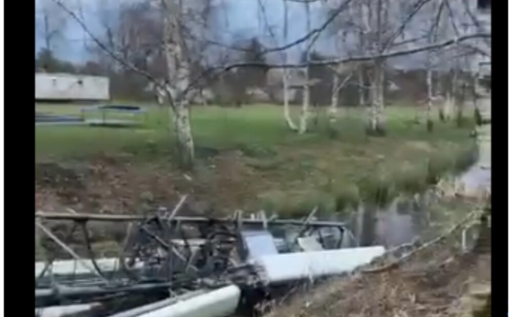 Spēcīgais vējš nogāzis sakaru torni Lapmežciemā