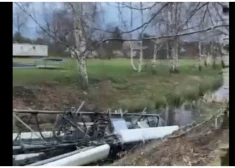 Spēcīgais vējš nogāzis sakaru torni Lapmežciemā