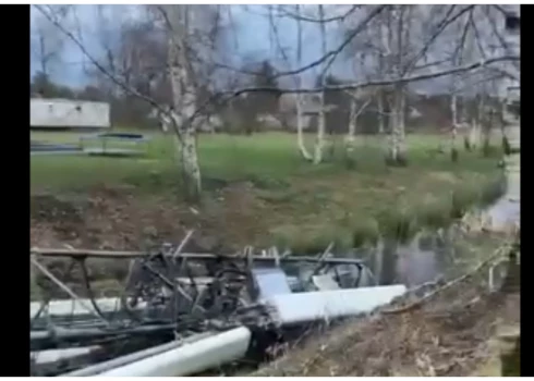 Spēcīgais vējš nogāzis sakaru torni Lapmežciemā.