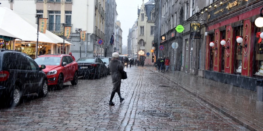 Rīdzinieki no pašvaldības sagaida aktīvāku darbu pilsētas labiekārtošanā, satiksmes un nabadzības problēmu risināšanā. 