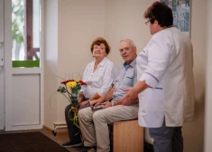 В Латвии один врач лечит 9 месяцев, другой - 3 недели. Почему государству все равно?