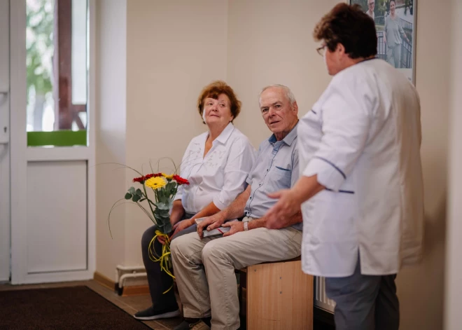 В Латвии один врач лечит 9 месяцев, другой - 3 недели. Почему государству все равно?