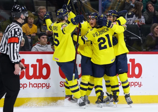 Zviedrijas hokejisti pasaules junioru čempionātā tiek pie otrā panākuma