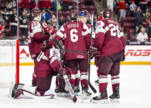 Diennakti iepriekš līdzvērtīgā spēkošanās ar Kanādu mūsu hokejistiem paņēma pārāk daudz spēka. Tikmēr somi varēja atpūsties un gatavoties spēlei pret Latviju, kam bija ļoti labi sagatavojušies.