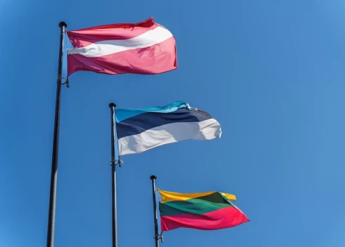 Флаги стран Балтии.