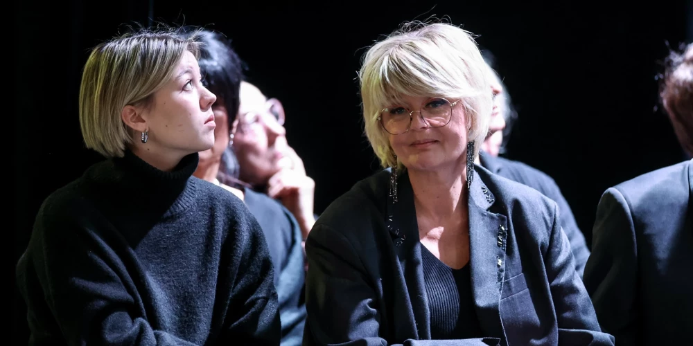 Юлия Меньшова на церемонии прощания с Верой Алентовой в Театре имени Пушкина.