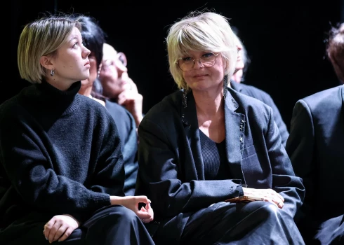 ФОТО: Юлия Меньшова и вся ее семья приехала на похороны Веры Алентовой