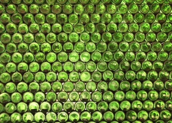 Dekors vai reklāma? PTAC pirmssvētku laikā fiksē Alkoholisko dzērienu aprites likuma pārkāpumus