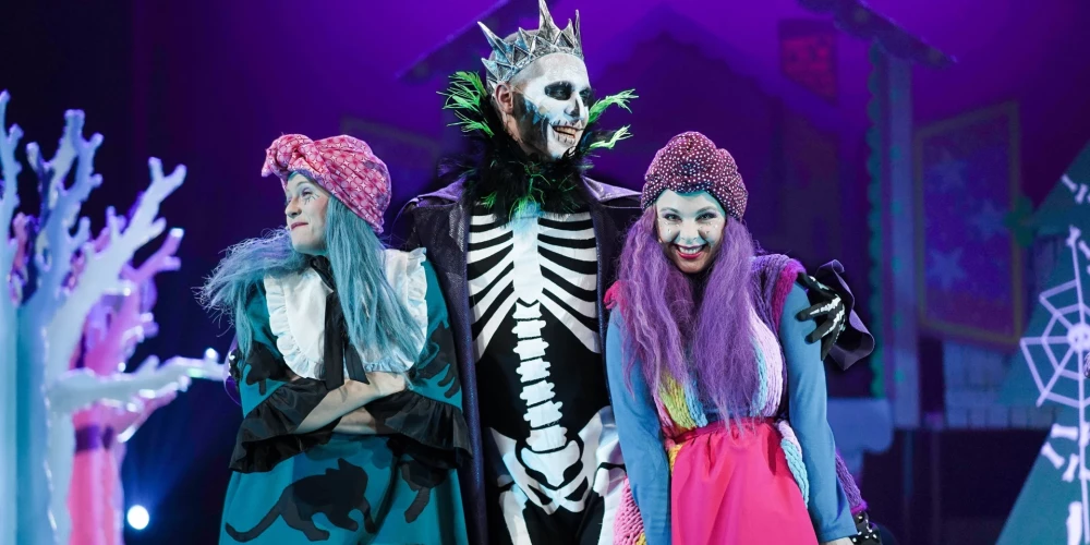 В Риге покажут спектакль "Три Бабы Яги и Новый год".