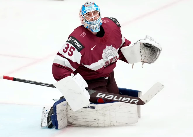 Latvijas hokeja izlases vārtsargs karjeru turpinās Polijā