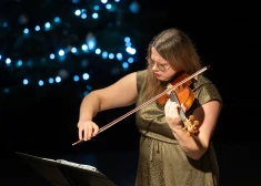 FOTO: sirsnīgā gaisotnē izskanējis tradicionālais Vaska fonda labdarības koncerts “Gaismas saukšana”