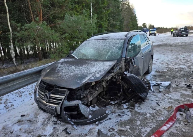В окрестностях Огре произошла трагическая авария, унесшая жизнь женщины