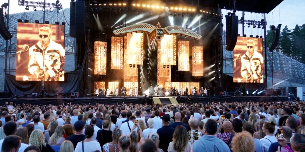 2025. gads Latvijā iezīmējās ar īpaši spēcīgu un daudzveidīgu koncertsezonu, kurā uz skatuvēm visā valstī kāpa gan pasaules mēroga zvaigznes, gan iemīļoti pašmāju mākslinieki. 