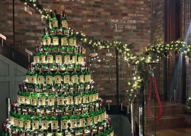 PTAC нашел в торговых центрах "елки" из бутылок с алкоголем и увидел в этом нарушение закона