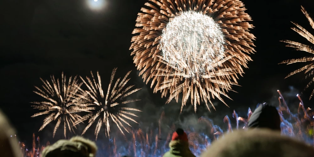 Šajā gadu mijā svētku uguņošanas notiks 16 Latvijas pilsētu centros. 