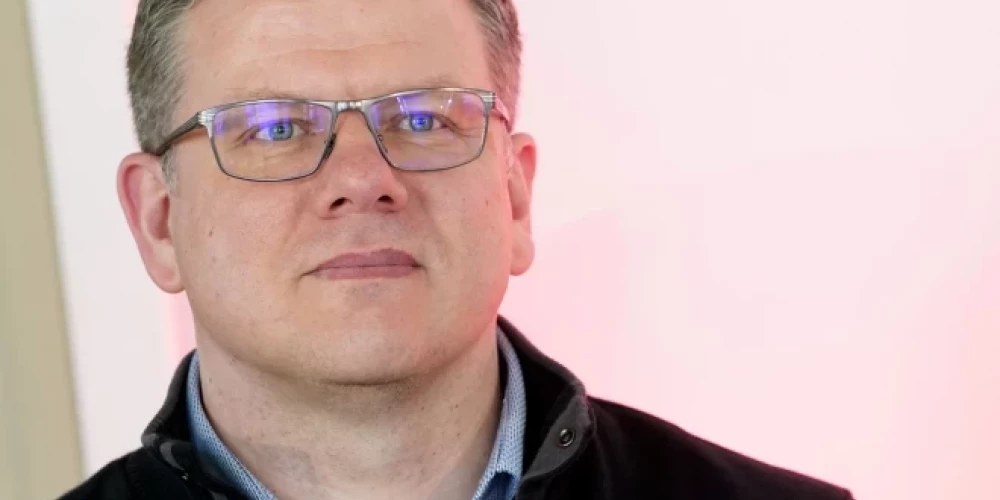 Ēriks Ešenvalds ir latviešu klasiskās mūzikas komponists, Triju Zvaigžņu ordeņa virsnieks.