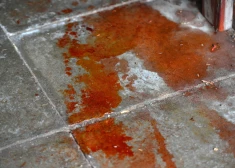 Ar stikla lausku nodūra paziņu - uzsāk kriminālvajāšanu pret kādu senioru Liepājā