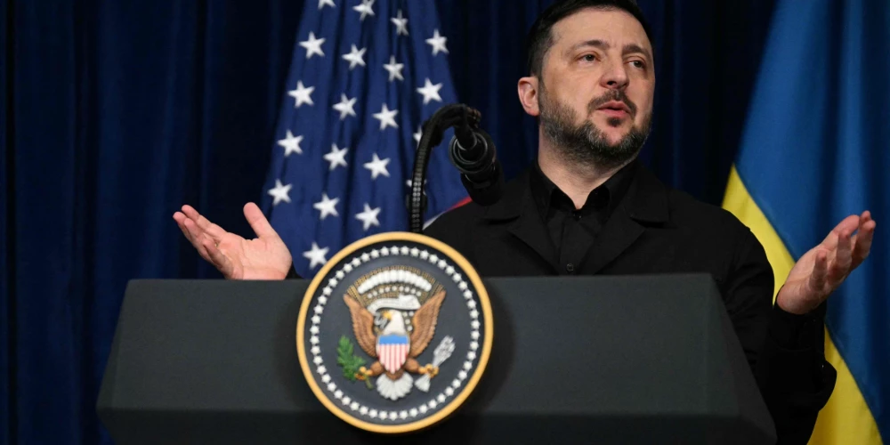 Ukrainas prezidents Volodimirs Zelenskis preses konferencē Floridā ar ASV prezidentu Donaldu Trampu 2025. gada 28. decembrī