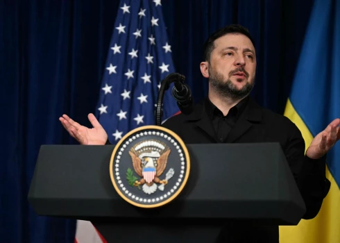 Ukrainas prezidents Volodimirs Zelenskis preses konferencē Floridā ar ASV prezidentu Donaldu Trampu 2025. gada 28. decembrī