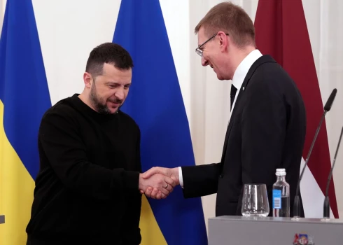 Президент Латвии Эдгар Ринкевич с президентом Украины Владимиром Зеленским.