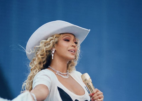 Bejonse kļuvusi par miljardieri.