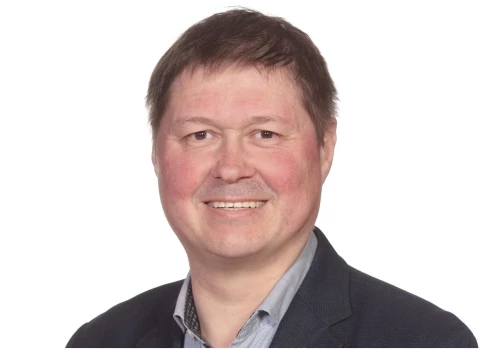 Latvijas Mikroķirurģijas centra izpilddirektors Jānis Bendiks atgādina: plaukstā sprāgusi petarde ir līdzvērtīga mazas jaudas granātai.