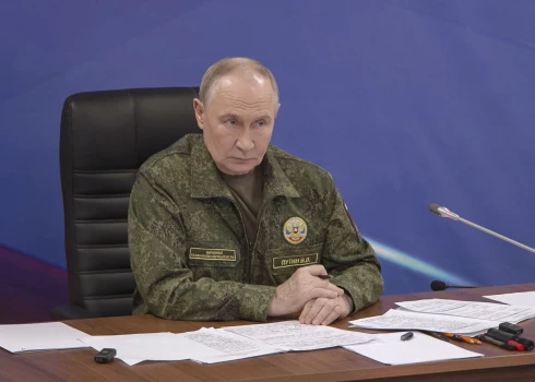 Putins parakstījis dekrētu par iesaukšanu armijā cauru gadu.