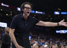 Spēlējot bez Porziņģa un citiem līderiem, Atlantas "Hawks" turpina grimt