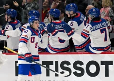 ASV jaunie hokejisti knapi nolauž slovākus; Kanāda saplosa Latvijas nākamos pretiniekus dāņus