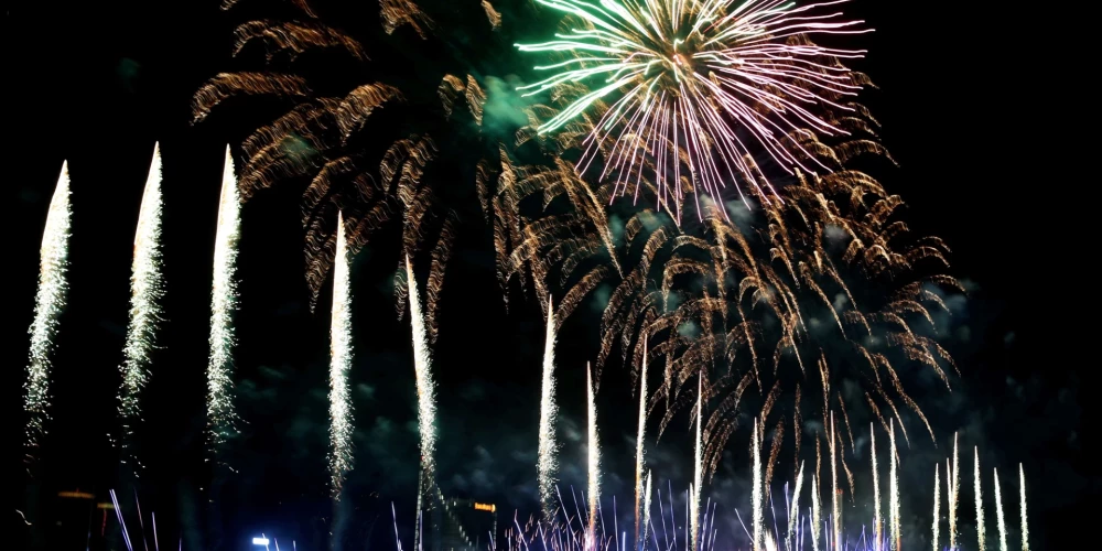 Rīgā Jaungada uguņošana atļauta tikai no pusnakts līdz vieniem.