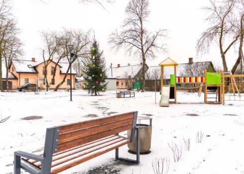 Daugavpils Komunālās saimniecības pārvalde informē, ka Nīderkūnu skvēra pārbūves darbi ir pabeigti.