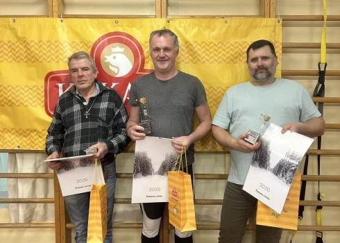 Par jauno Ķekavas novada čempionu novusā kļuvis Jānis Dūmiņš (attēlā pa vidu).